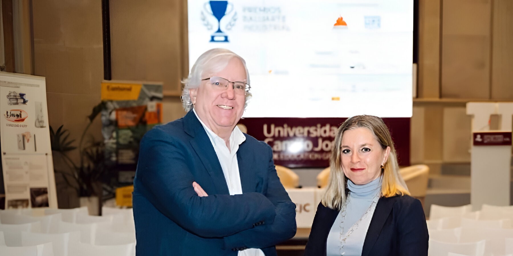 El profesor Carlos Negro y la profesora M. Concepción Monte participan en la Gala de entrega de los Premios Baluarte Industrial 2026, celebrada en el marco del 50º aniversario de la Revista Química PQ